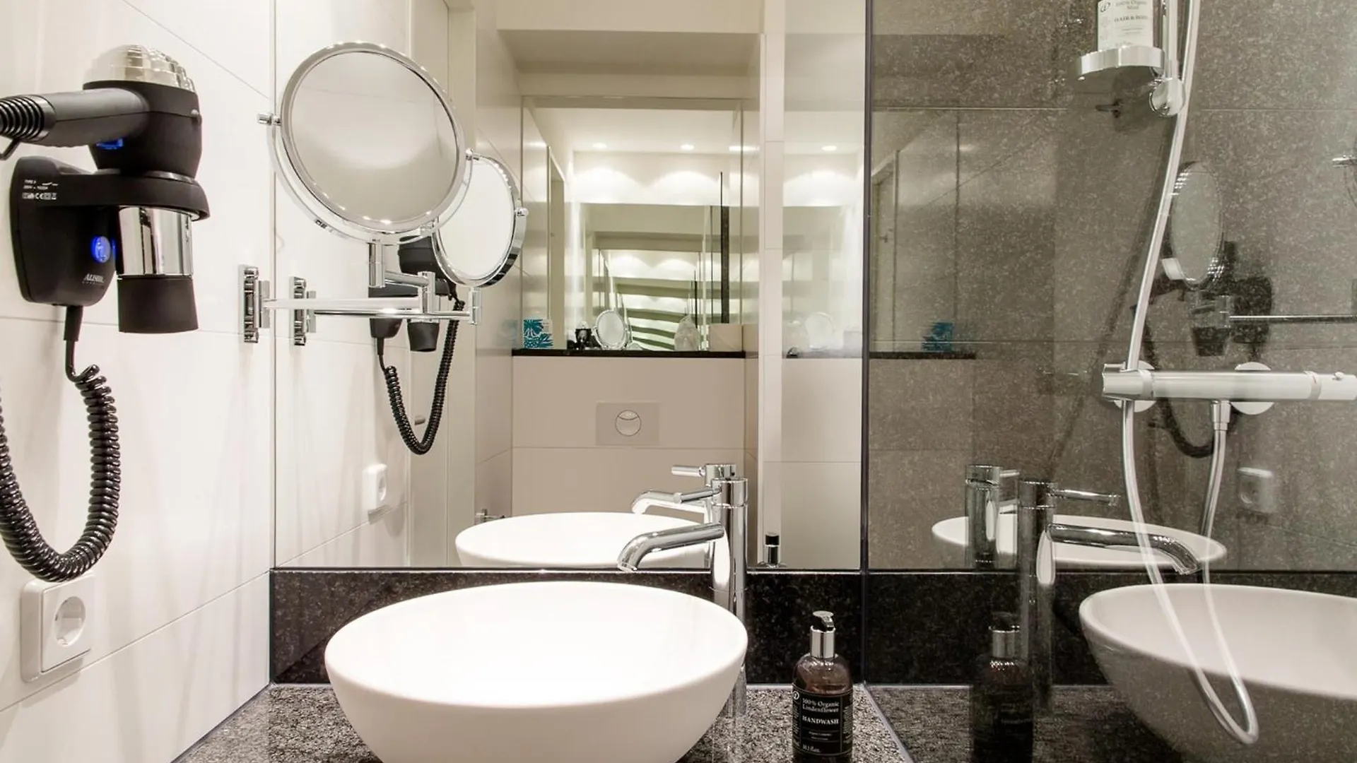Motel One Barcelona-Ciutadella 3*, Βαρκελώνη